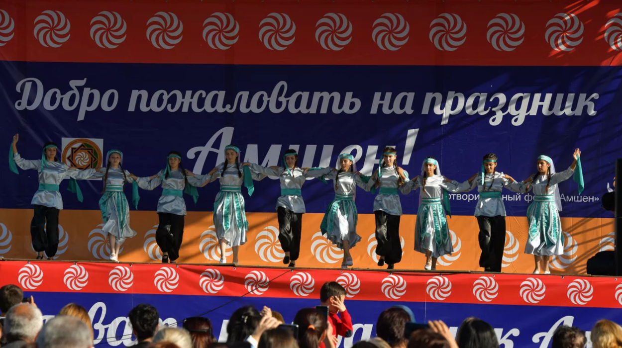 Armenians in Abkhazia celebrating the Hamshen festival.