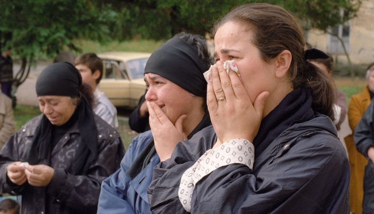 Women in Tquarchal city sieged by Georgian troops. December 1992.