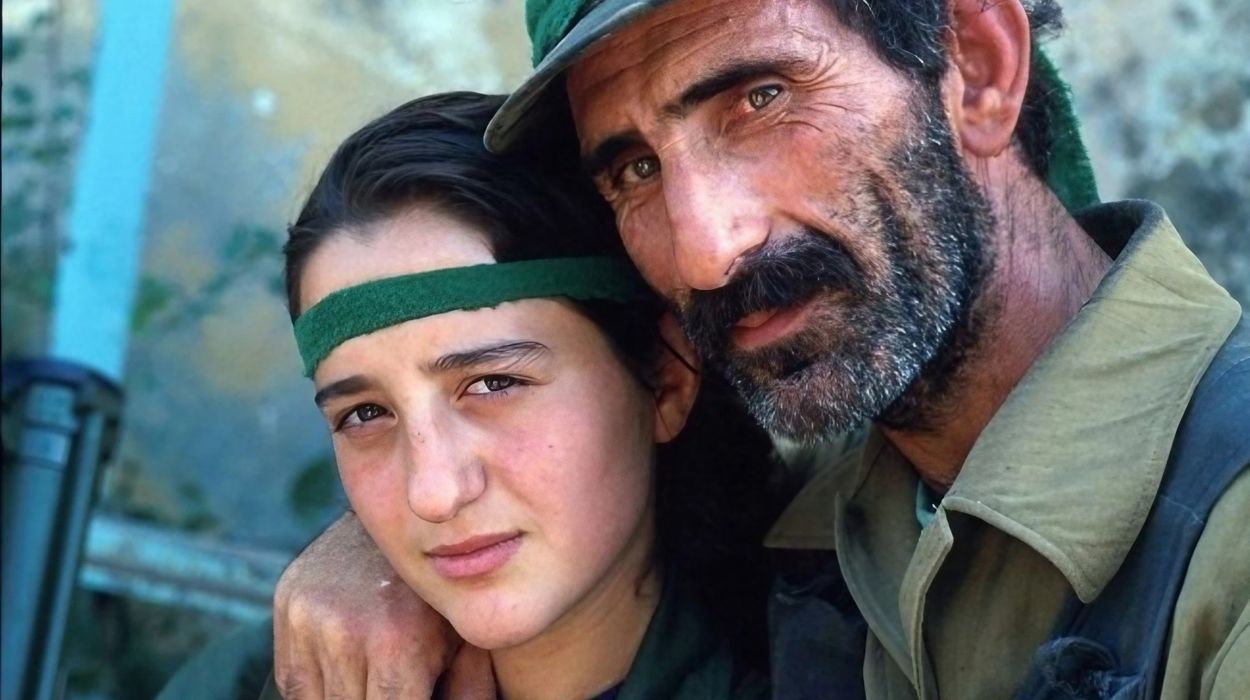 Abkhazian fighter and his daughter. Sukhum, September 29, 1993