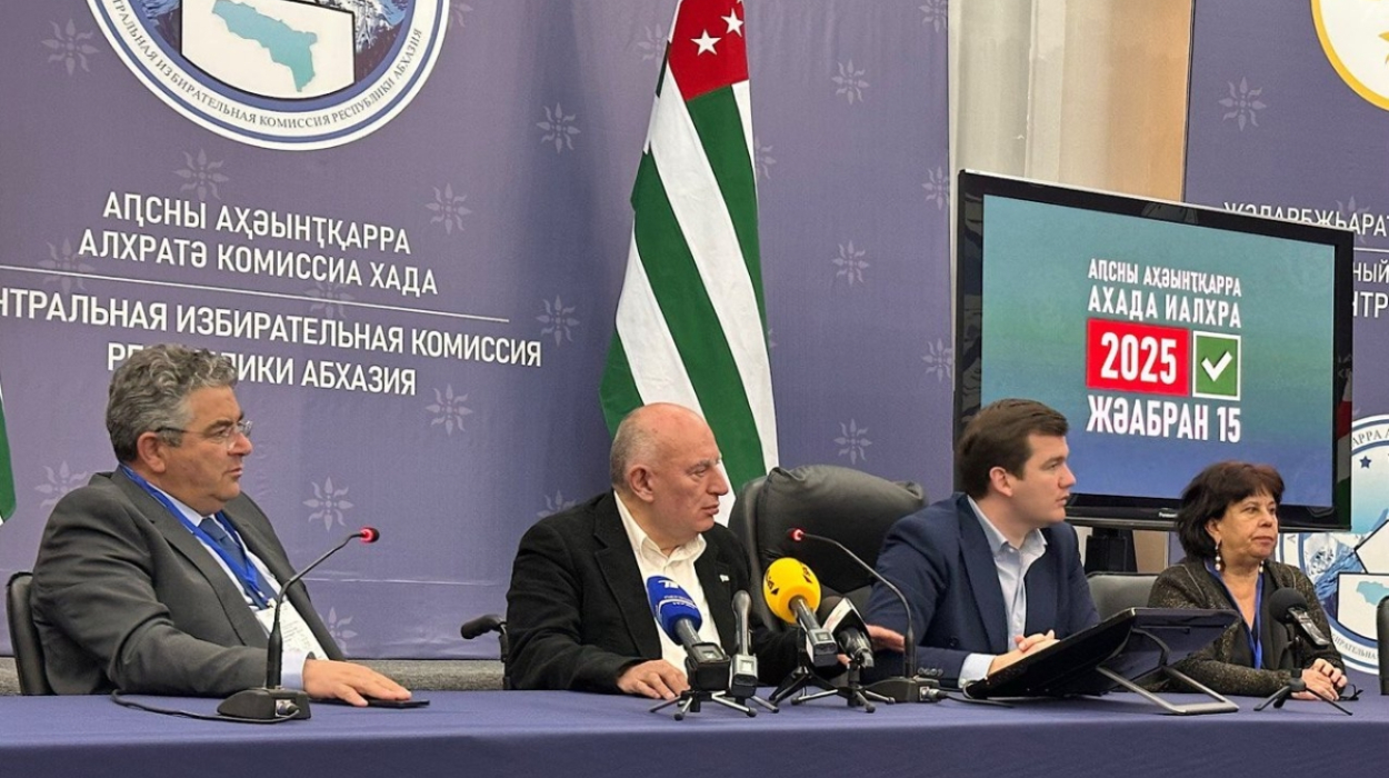 Vito Grittani (centre), an international observer in Abkhazia since 13 February.