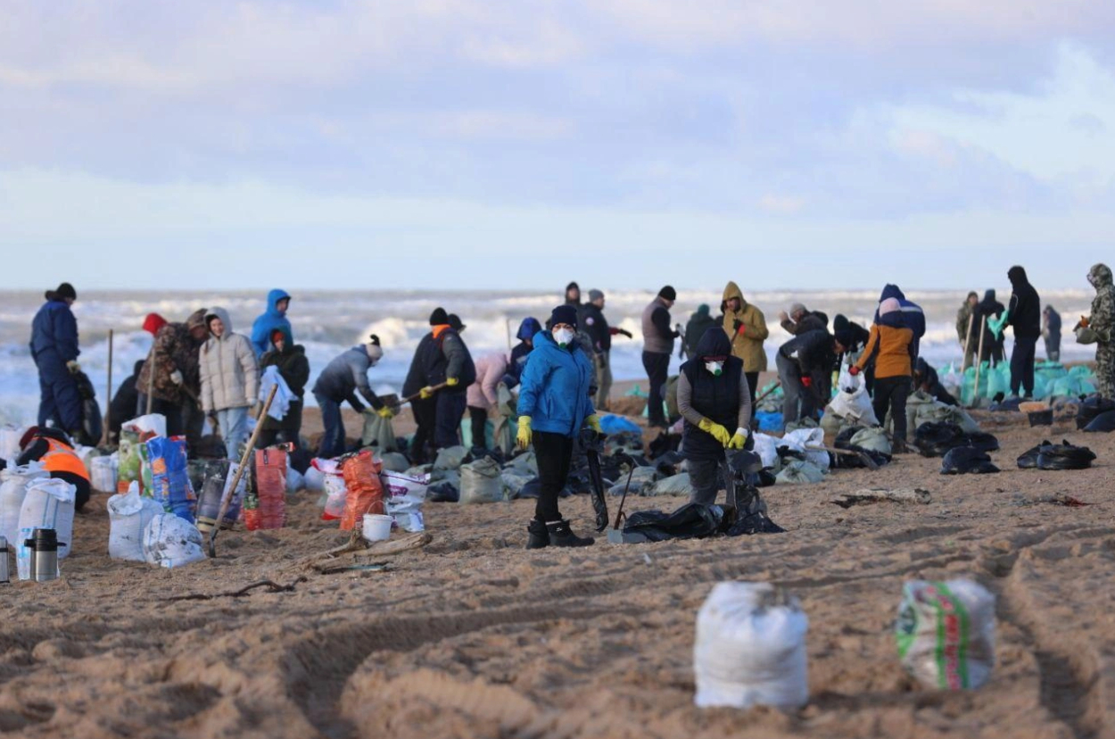 Black Sea Faces Long-Term Damage as Clean-Up Efforts Intensify