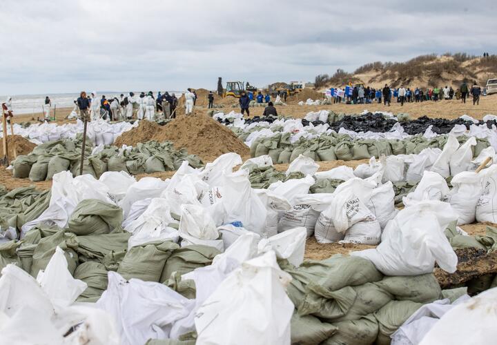 Black Sea Shores Endure Crisis Amid Tanker Spill Cleanup