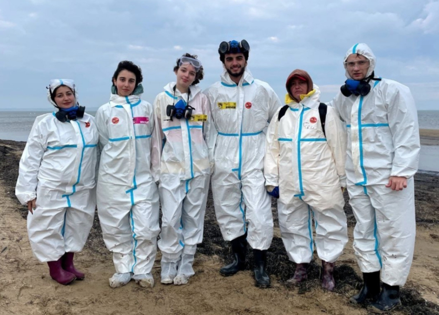 Abkhazian Volunteers Join Oil Spill Cleanup in Anapa.