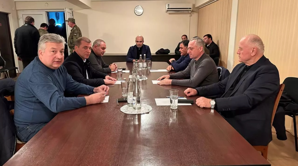 Opposition and government representatives met in a 3+3 format to address Abkhazia's political crisis.