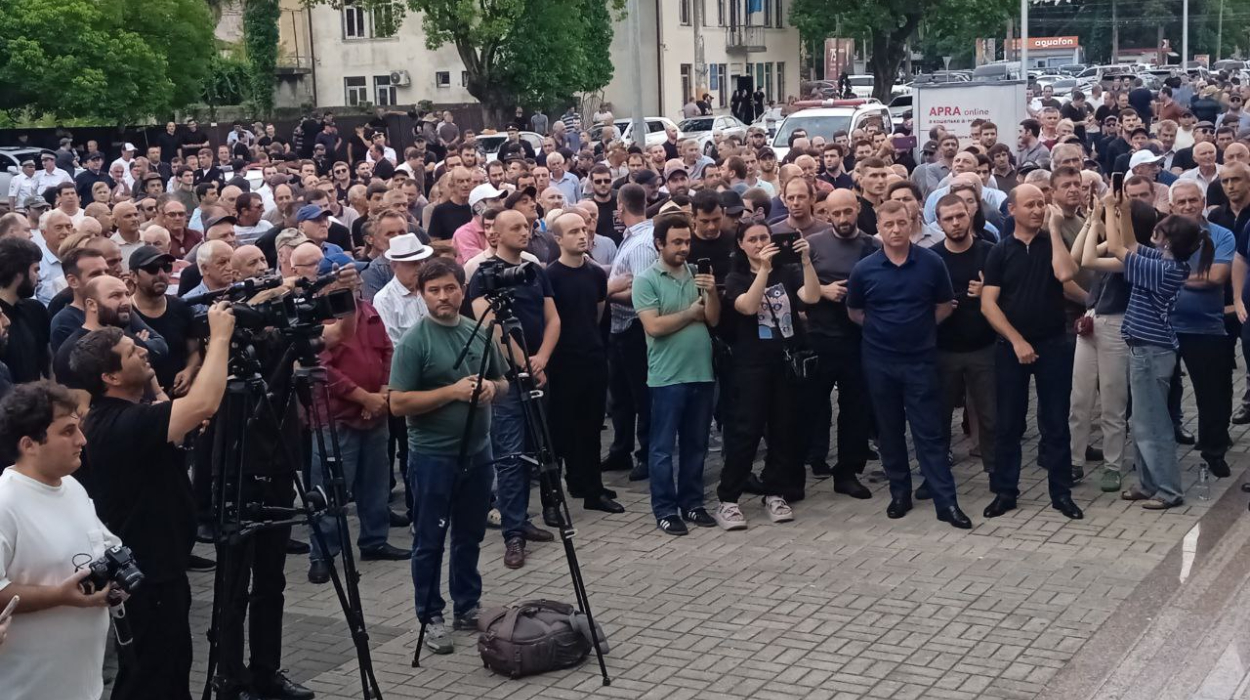 A protest was held in Ochamchira against President Bzhania's proposed 'apartment' law.