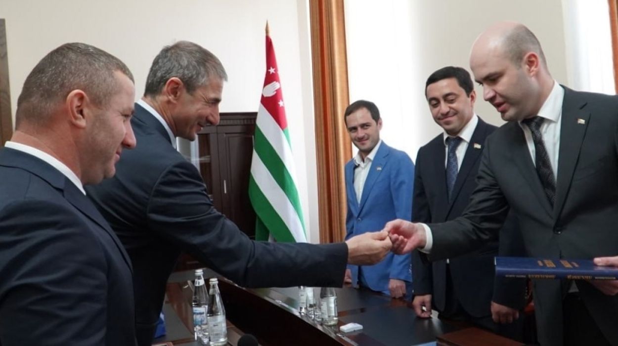 The Speaker of the Parliament of Abkhazia, Lasha Ashuba, met with the South Ossetian delegation.