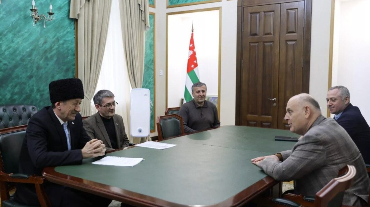 President Aslan Bzhania Meets with Kabardino-Balkaria Delegation