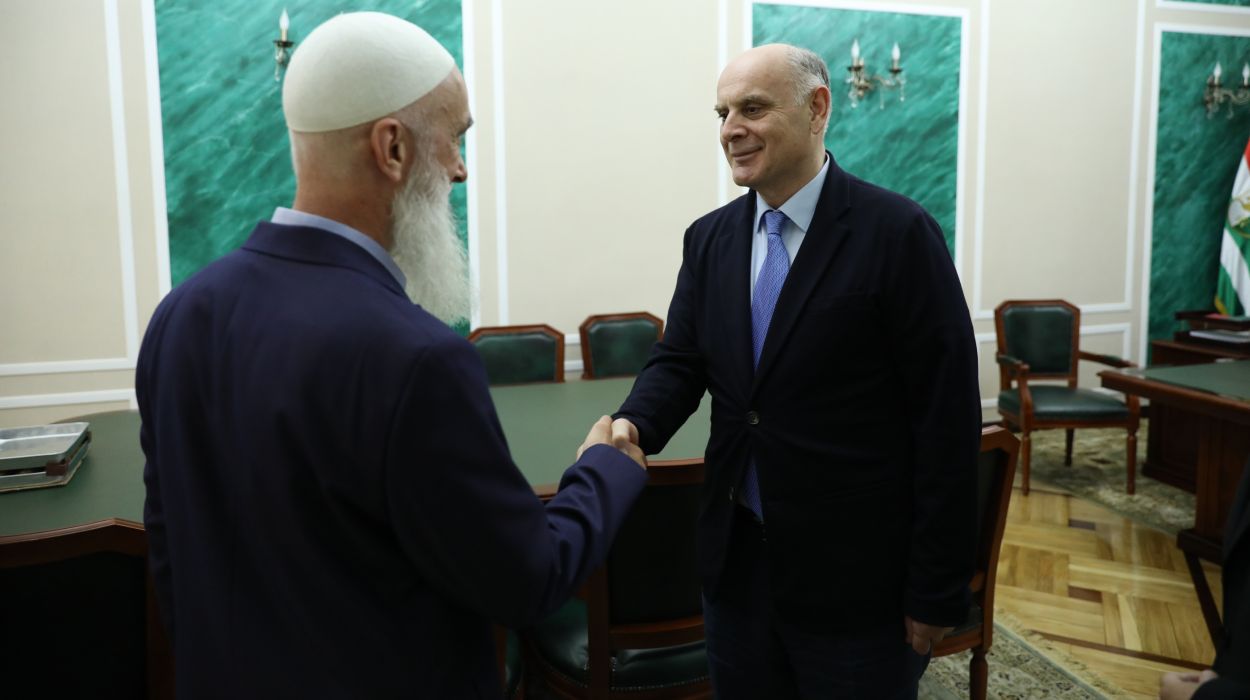 Timur Dzyb (left), Head of the United Spiritual Administration of Muslims in Abkhazia and the President Aslan Bzhania.
