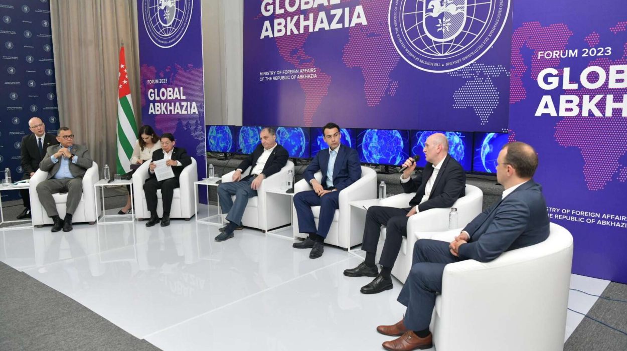 Distinguished participants at the 'Global Abkhazia' forum, marking the 30th anniversary of the MFA Abkhazia.