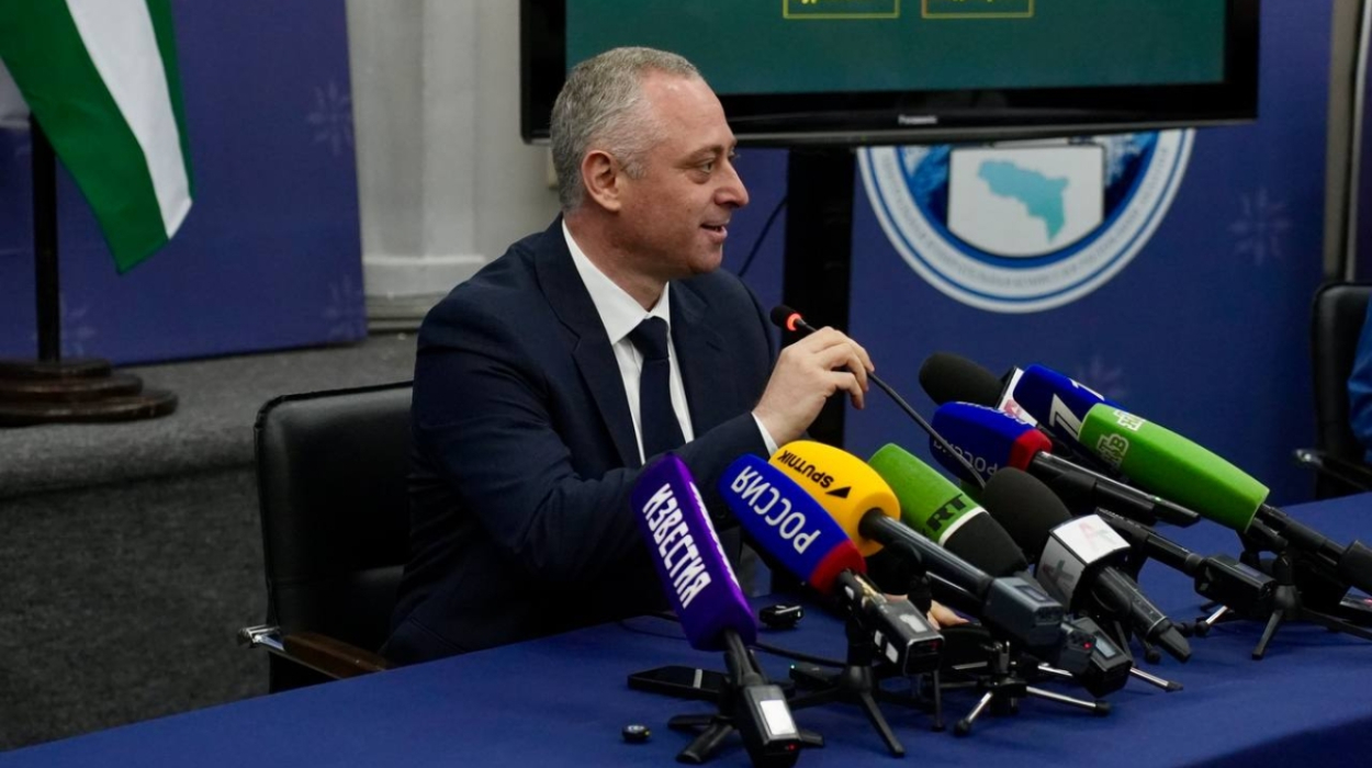 Badra Gunba, Abkhazia’s newly elected president, answering questions at his first press conference.