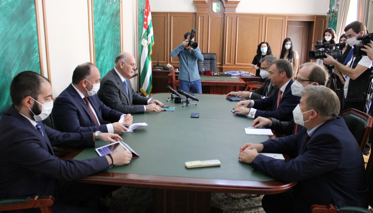 Aslan Bzhania with the EU delegation on the South Caucasus. Sukhum, October 2020