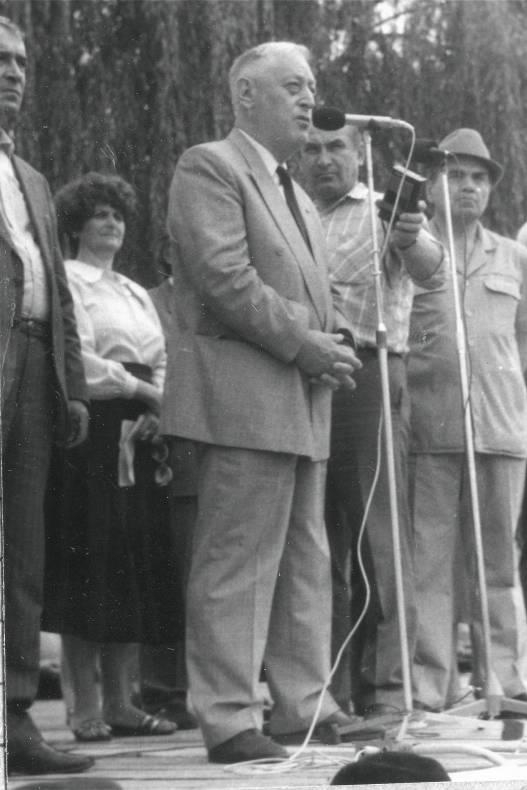 Yury Kalmykov at a rally in support of Abkhazia on the Abkhaz square in the city of Nalchik, Kabardino-Balkaria, 1992