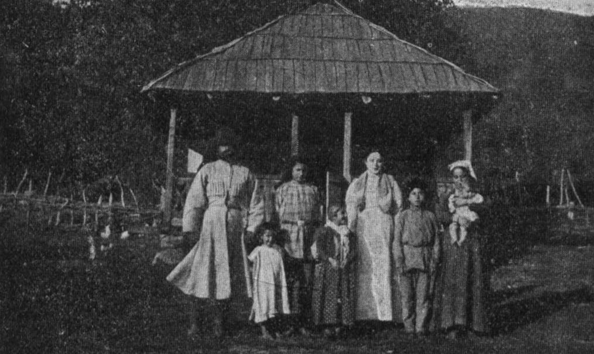 Abkhaz family. Photo by Joseph de Baye [En Abkhasie: Souvenirs d'une mission]